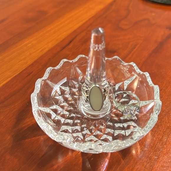 Windowsill Ring Holder 3.5” x 3” Crystal - Picture 5 of 7